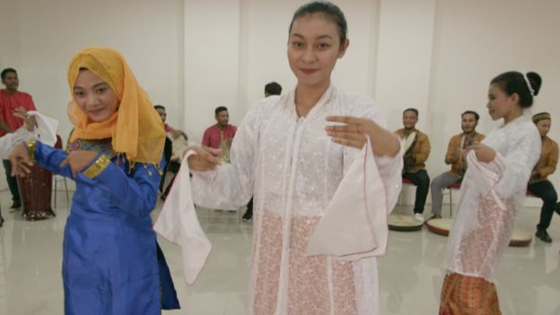 Sawat Lenso, tarian Maluku yang menjadi simbol persahabatan Muslim dan Kristen